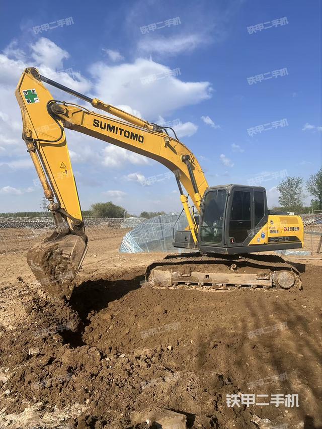 駕駛室頂部(整機外觀) 駕駛室頂部(整機外觀)