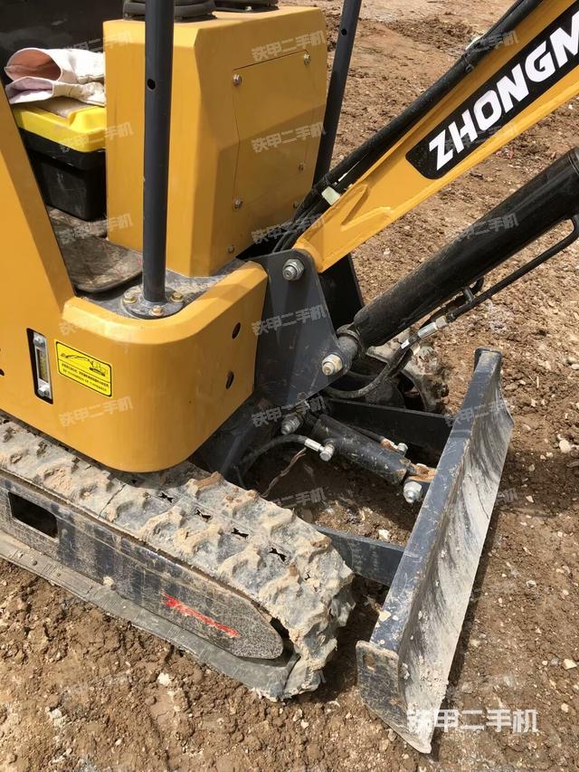 右側(cè)履帶整體?(行走機(jī)構(gòu)) 右側(cè)履帶整體?(行走機(jī)構(gòu))