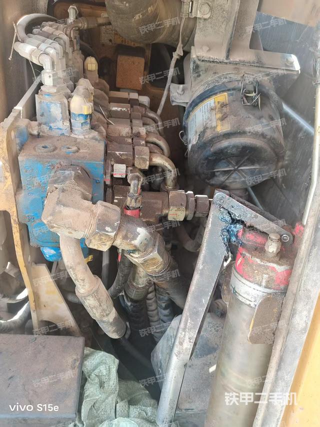 回轉(zhuǎn)馬達和主控閥（整機外觀）