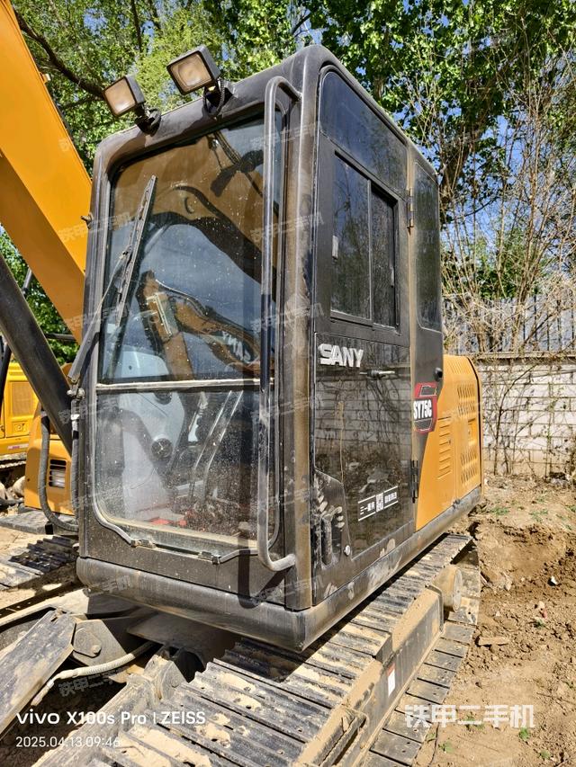 駕駛室整體(整機外觀) 駕駛室整體(整機外觀)