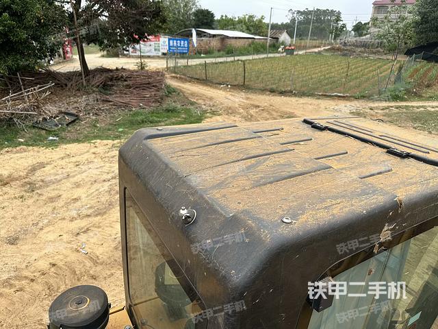 駕駛室頂部(整機外觀) 駕駛室頂部(整機外觀)