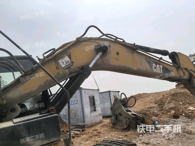 轉(zhuǎn)盤和下車架正前(工作和回轉(zhuǎn)裝置) 轉(zhuǎn)盤和下車架正前(工作和回轉(zhuǎn)裝置)