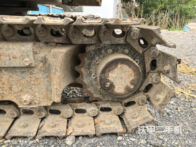 左驅(qū)動輪（行走機構(gòu)）