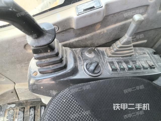 座椅右側控制臺/鑰匙門/油門/含右手柄(駕駛室部分) 座椅右側控制臺/鑰匙門/油門/含右手柄(駕駛室部分)