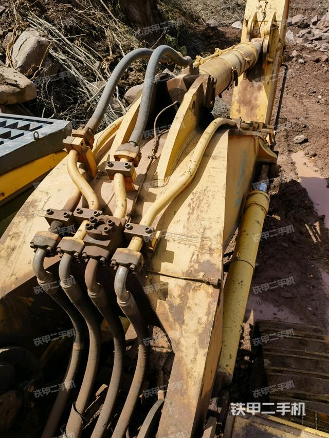 大臂背部俯視（工作和回轉(zhuǎn)裝置）