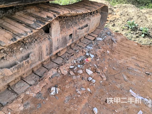 右側(cè)履帶整體(行走機(jī)構(gòu)) 右側(cè)履帶整體(行走機(jī)構(gòu))