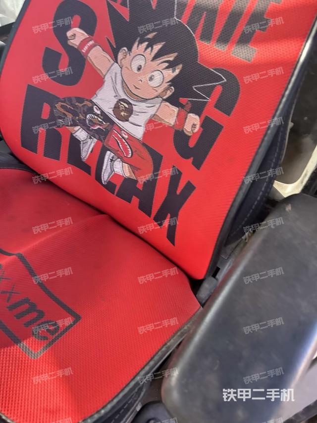 座椅右側(cè)控制臺(tái)/鑰匙門/油門/含右手柄（駕駛室部分）