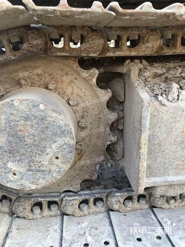 左驅(qū)動輪（行走機構(gòu)）