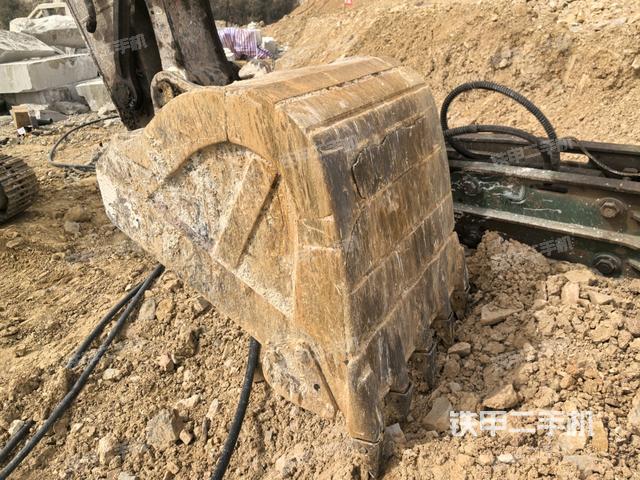 大臂油缸整體?豎拍（工作和回轉(zhuǎn)裝置）