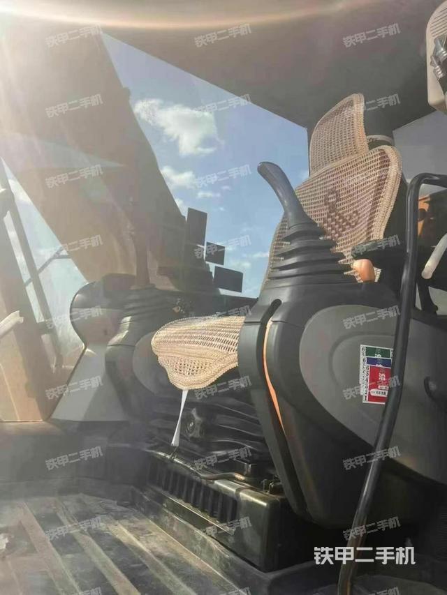 駕駛室整體(整機外觀) 駕駛室整體(整機外觀)