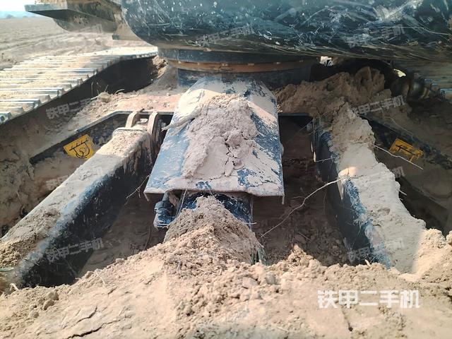 轉(zhuǎn)盤和下車架正前（工作和回轉(zhuǎn)裝置）