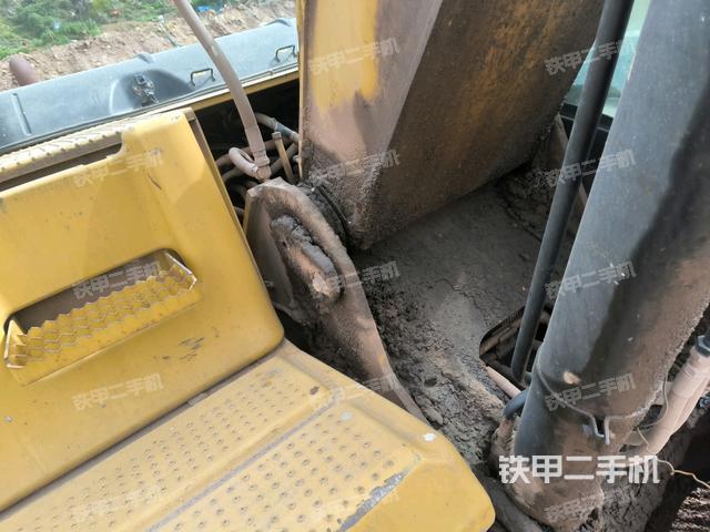 大臂根部?斜視(工作和回轉(zhuǎn)裝置) 大臂根部?斜視(工作和回轉(zhuǎn)裝置)