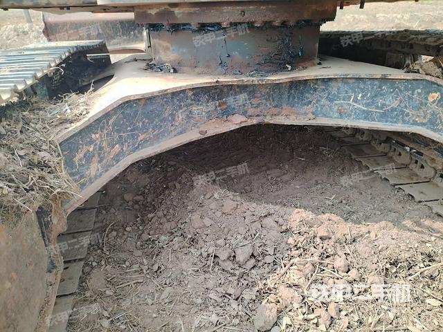 轉(zhuǎn)盤和下車架正前(工作和回轉(zhuǎn)裝置) 轉(zhuǎn)盤和下車架正前(工作和回轉(zhuǎn)裝置)