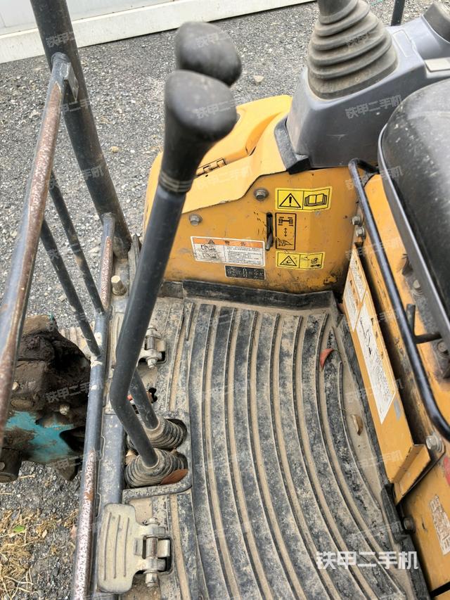 后窗玻璃角標（駕駛室部分）