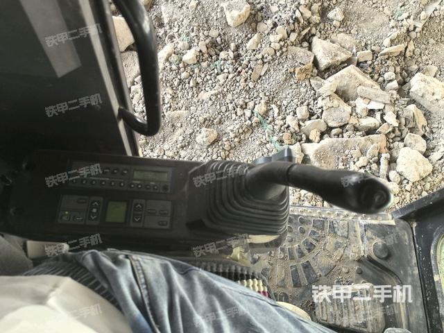 座椅左側控制臺/音響/含左手柄(駕駛室部分) 座椅左側控制臺/音響/含左手柄(駕駛室部分)