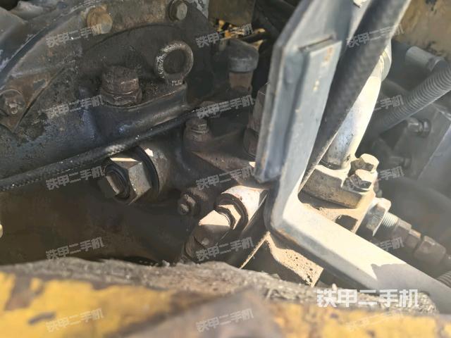 液壓泵艙室正面整體(整機外觀) 液壓泵艙室正面整體(整機外觀)