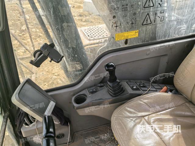 座椅右側(cè)控制臺/鑰匙門/油門/含右手柄（駕駛室部分）