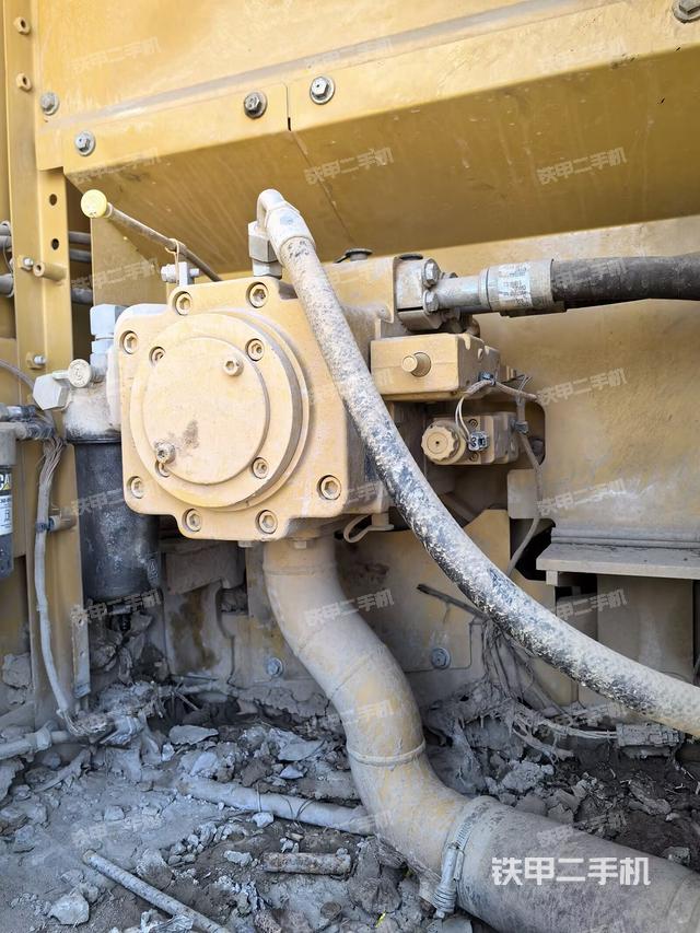 液壓泵艙室正面整體(整機(jī)外觀) 液壓泵艙室正面整體(整機(jī)外觀)