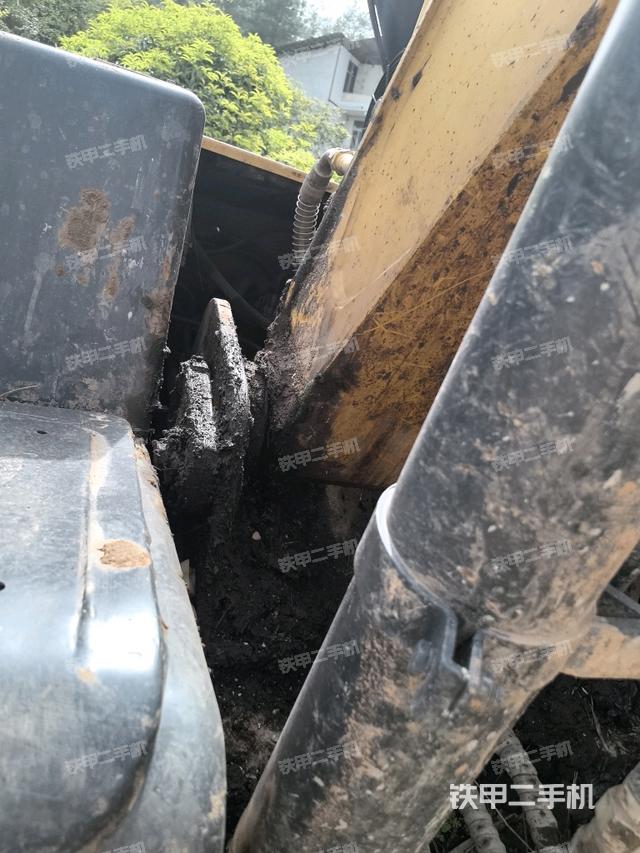 大臂根部?斜視(工作和回轉(zhuǎn)裝置) 大臂根部?斜視(工作和回轉(zhuǎn)裝置)
