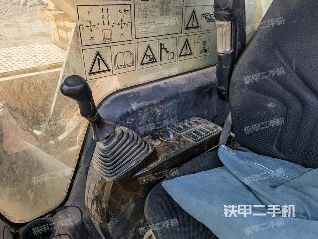 座椅右側(cè)控制臺/鑰匙門/油門/含右手柄（駕駛室部分）