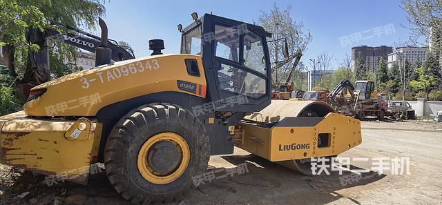 整機(jī)右側(cè)(設(shè)備外觀及核心部件) 整機(jī)右側(cè)(設(shè)備外觀及核心部件)