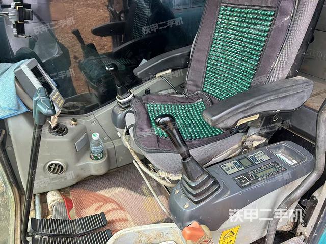 駕駛室整體（整機(jī)外觀）