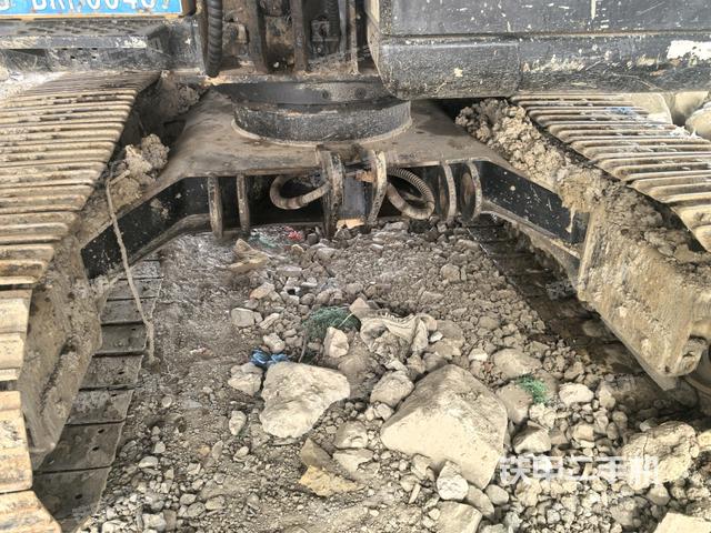 轉盤和下車架正前(工作和回轉裝置) 轉盤和下車架正前(工作和回轉裝置)