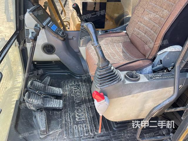 駕駛室整體(整機外觀) 駕駛室整體(整機外觀)