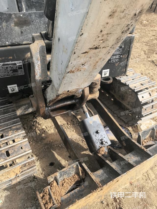 大臂根部?斜（工作和回轉(zhuǎn)裝置）