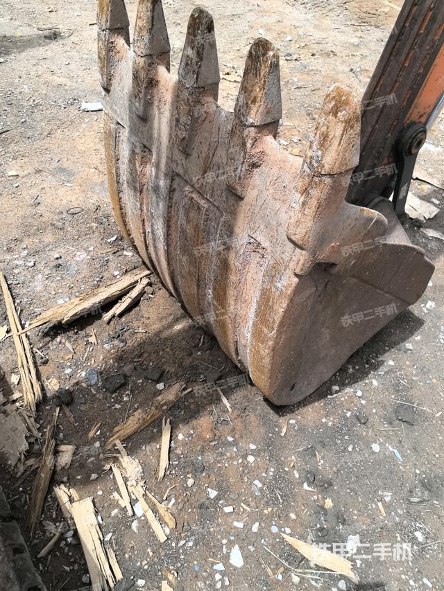 鏟斗右后整體（工作和回轉(zhuǎn)裝置）