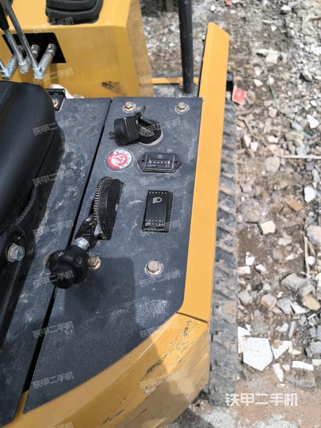 座椅右側(cè)控制臺(tái)/鑰匙門/油門/含右手柄(駕駛室部分) 座椅右側(cè)控制臺(tái)/鑰匙門/油門/含右手柄(駕駛室部分)