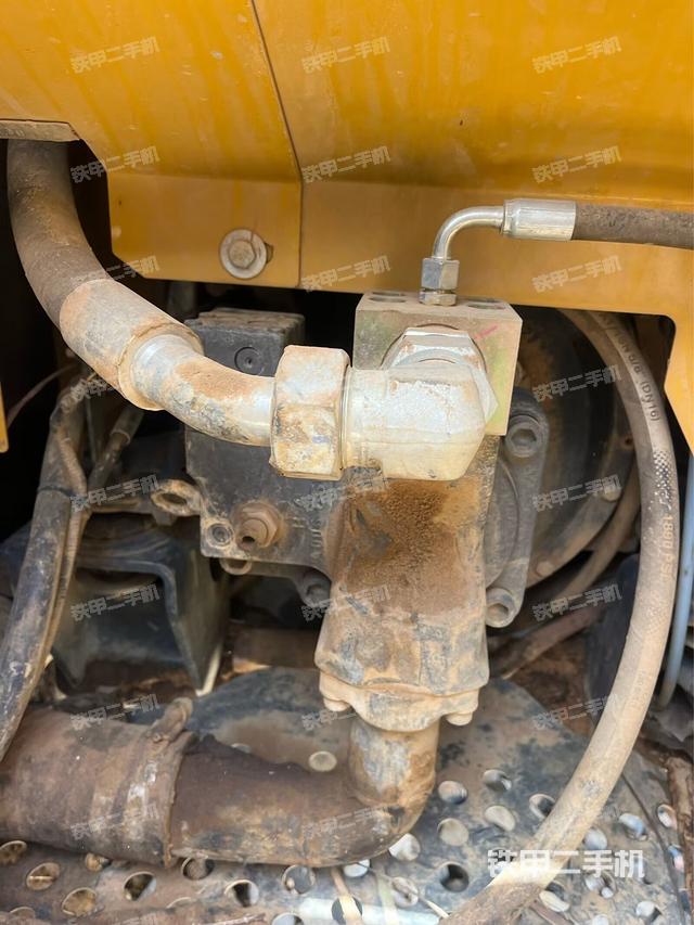 液壓泵艙室正面整體（整機(jī)外觀）