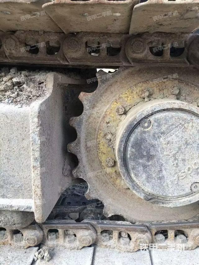 右驅(qū)動輪（行走機構(gòu)）