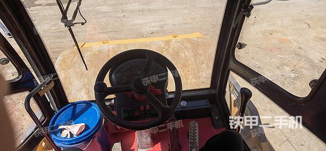 駕駛室操作臺(tái)(設(shè)備外觀及核心部件) 駕駛室操作臺(tái)(設(shè)備外觀及核心部件)