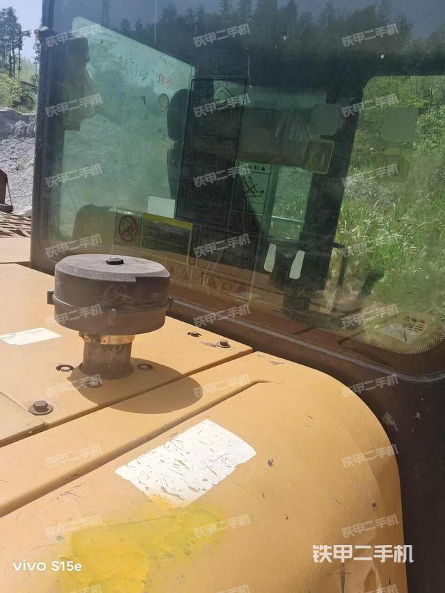 駕駛室頂部（整機外觀）