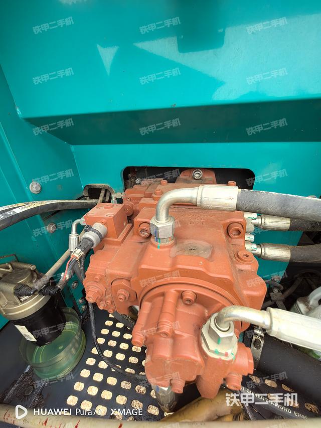 液壓泵艙室正面整體(整機外觀) 液壓泵艙室正面整體(整機外觀)