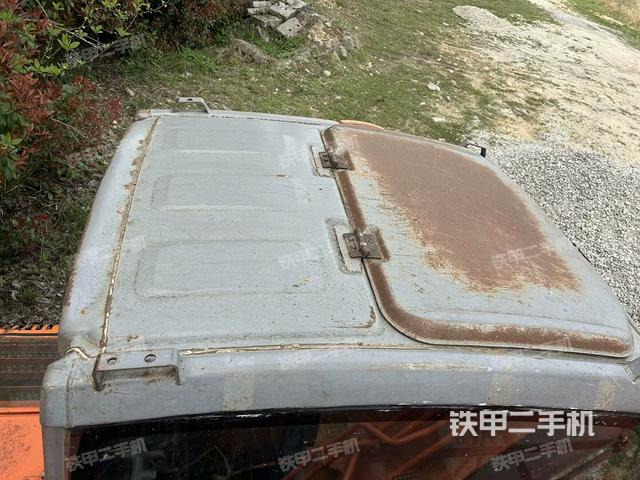 駕駛室頂部(整機外觀) 駕駛室頂部(整機外觀)