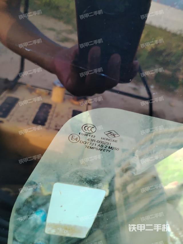 后窗玻璃角标（驾驶室部分）