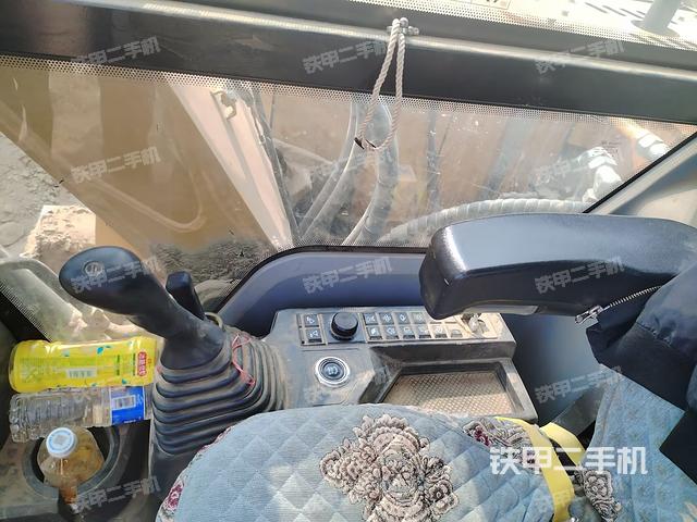 座椅右側(cè)控制臺/鑰匙門/油門/含右手柄（駕駛室部分）