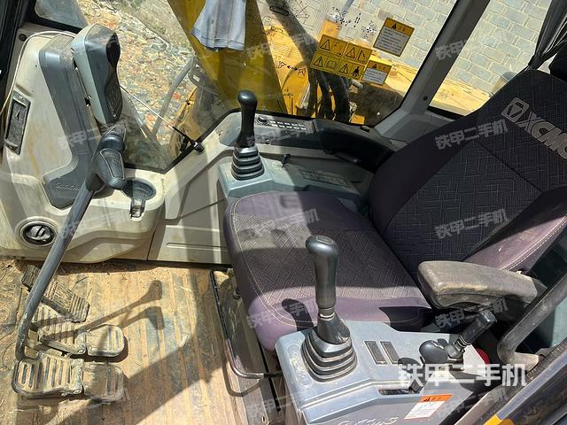 駕駛室整體（整機(jī)外觀）