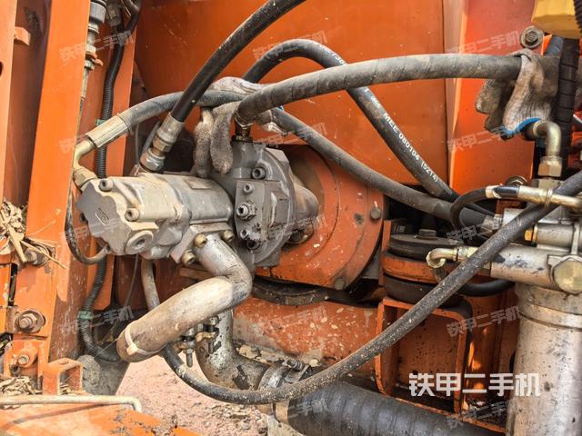 液壓泵艙室正面整體(整機(jī)外觀) 液壓泵艙室正面整體(整機(jī)外觀)