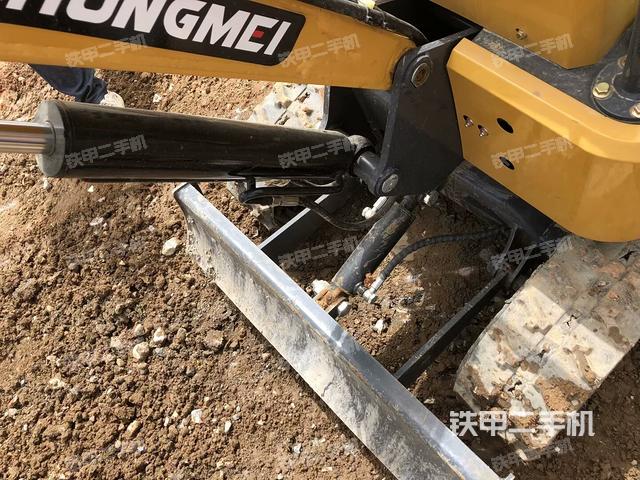 小臂整體左后(工作和回轉(zhuǎn)裝置) 小臂整體左后(工作和回轉(zhuǎn)裝置)