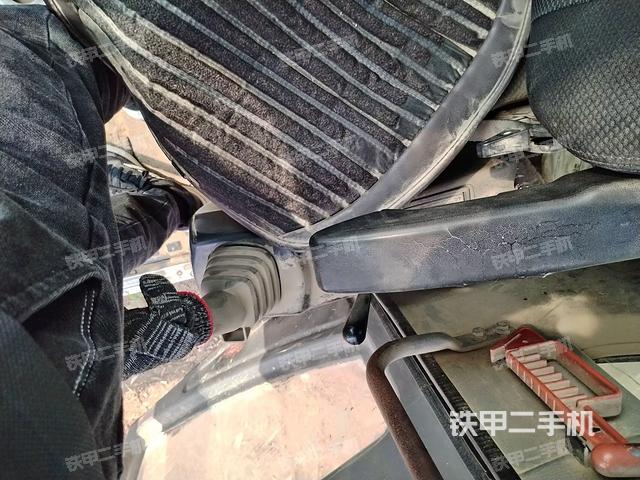 座椅左側控制臺/音響/含左手柄（駕駛室部分）