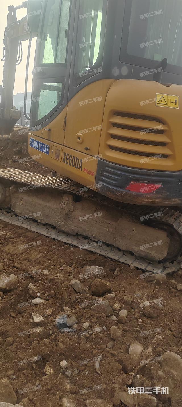 单侧履带整体（整机外观）