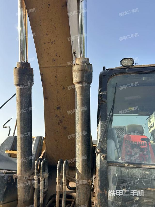 大臂油缸整體?豎拍（工作和回轉(zhuǎn)裝置）