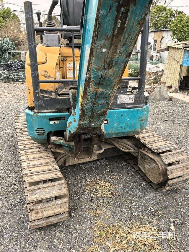 轉(zhuǎn)盤和下車架正前（工作和回轉(zhuǎn)裝置）