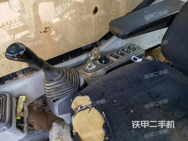 座椅右側(cè)控制臺(tái)/鑰匙門/油門/含右手柄（駕駛室部分）