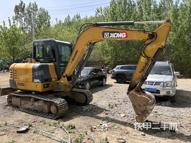 駕駛室頂部（整機外觀）