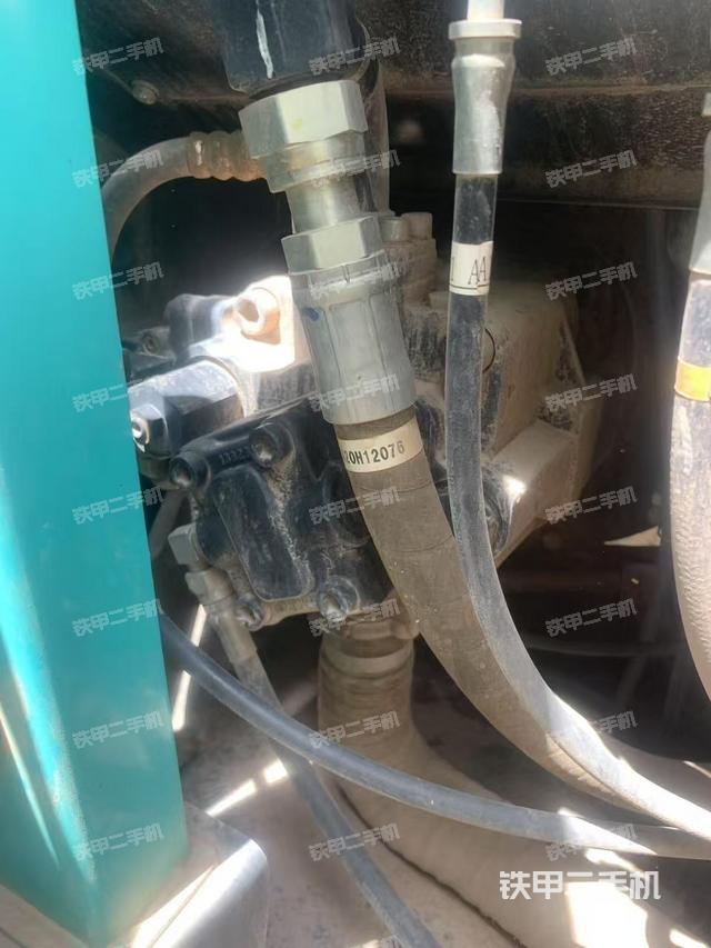 液壓泵艙室正面整體(整機外觀) 液壓泵艙室正面整體(整機外觀)