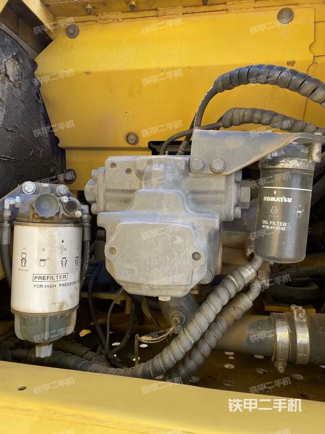 液壓泵艙室正面整體(整機(jī)外觀) 液壓泵艙室正面整體(整機(jī)外觀)